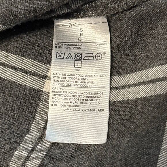 Old Navy Grey Plaid Popover Pintuck Shirt Blouse Women’s Small - Picture 7 of 7